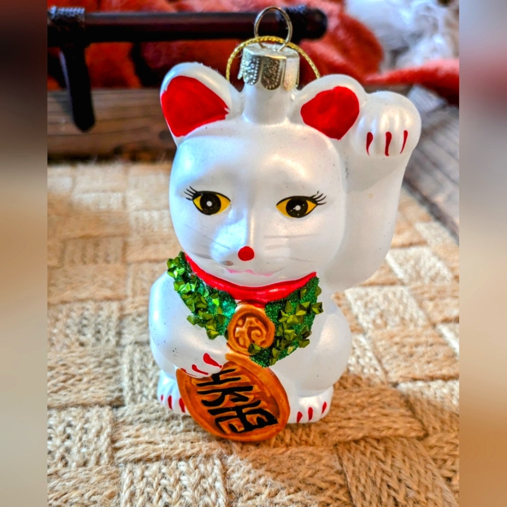 The Lucky Cat is popular folklore of Japanese and Chinese culture. GIVE GOODLUCK